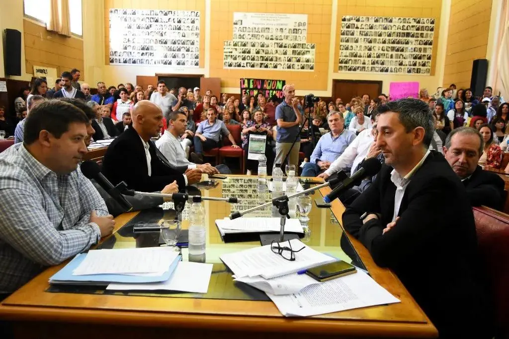 Contundente derrota de Arroyo en el Concejo: bonificación a los docentes