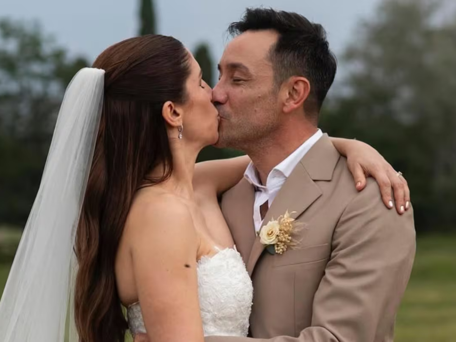 Luciano Pereyra y Julia Rezzuto se casaron en una ceremonia íntima en Luján