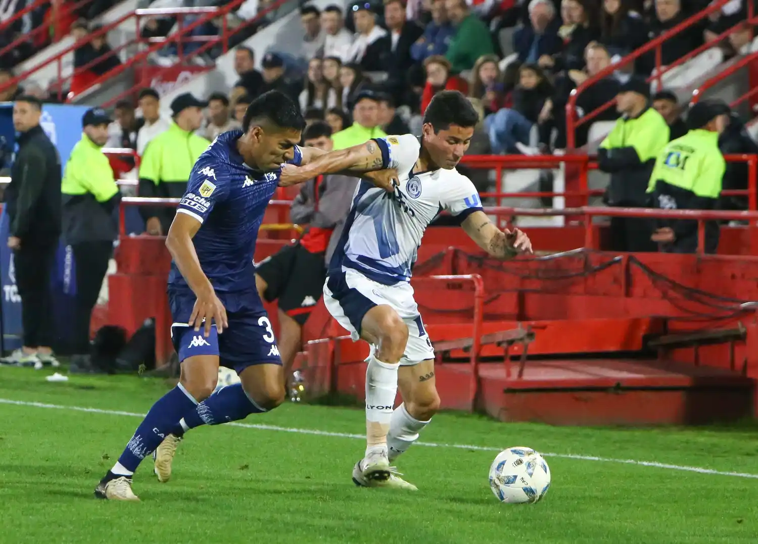 Huracán ganó y no afloja en el campeonato.
