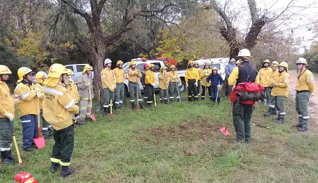 Capacitaron a bomberos sobre combate de incendios forestales