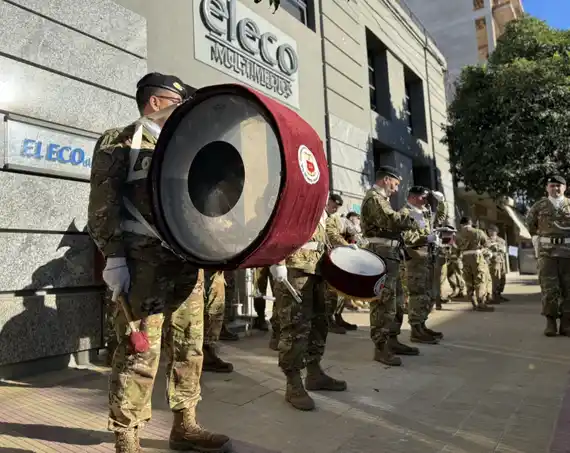 En vísperas del Día del Himno, la banda del Ejército pasó por El Eco