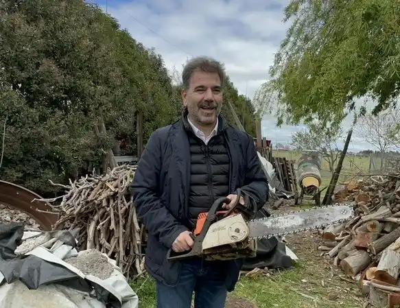 "Felicitaciones Milei y Villarruel": el mensaje de Ritondo junto a una foto donde se lo ve portando una motosierra