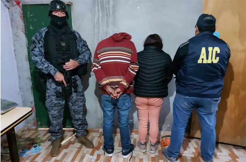 Detuvieron a 4 personas y secuestraron drogas en distintos allanamientos en barrio Alvear