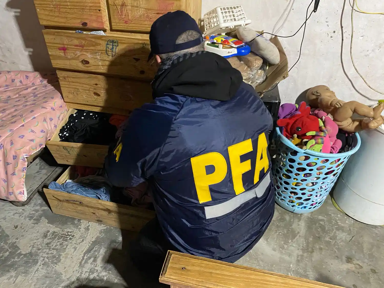 También fue detenida la pareja del agresor.