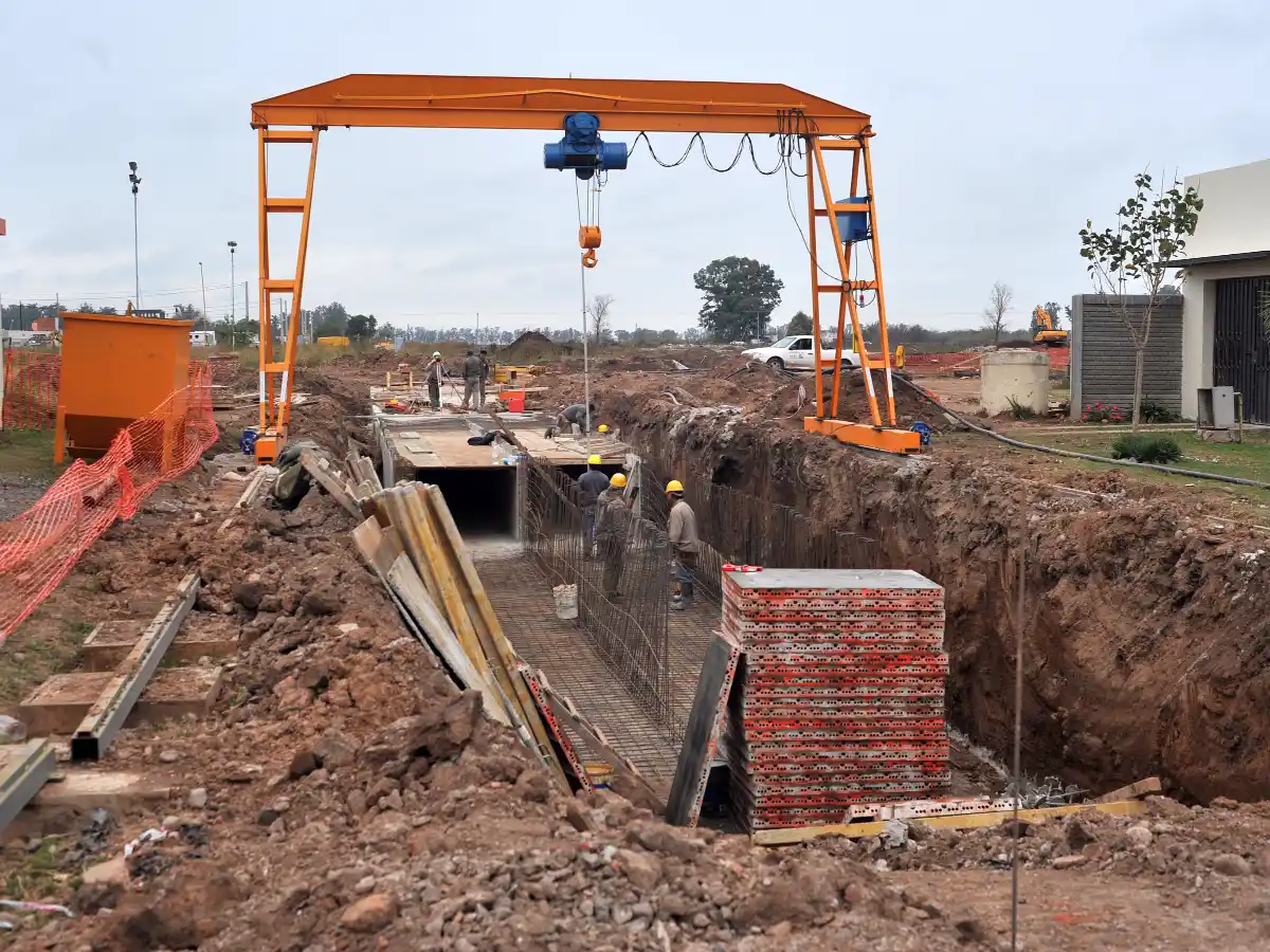 Sin retardo: avanza la construcción de las lagunas de contención en los barrios para evitar inundaciones      