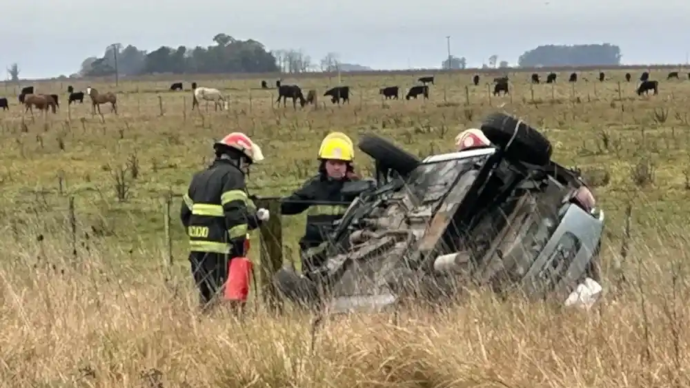 Tragedia en la Ruta 74: murió una mujer tras un vuelco y su hija de 11 años fue hospitalizada