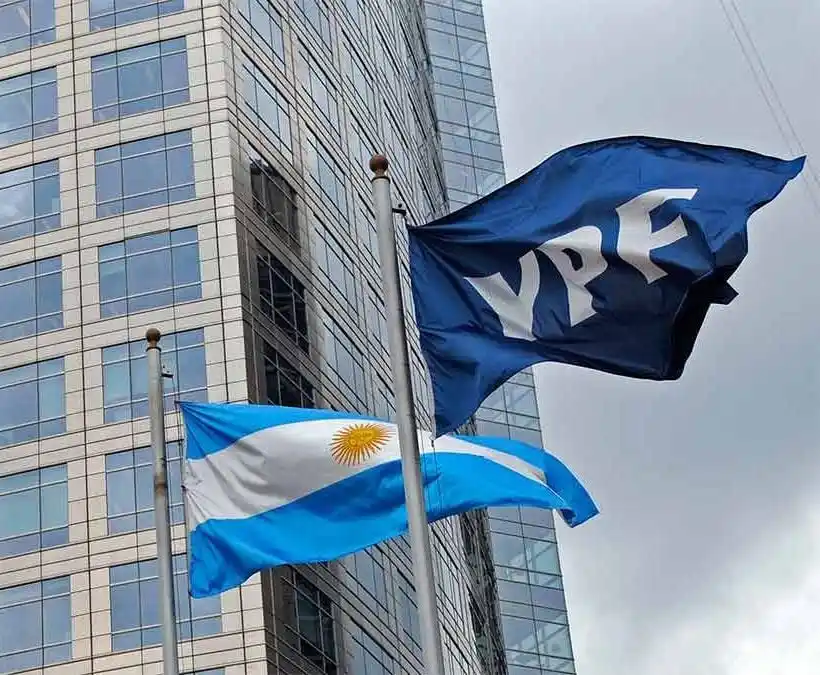 Kicillof sobre fallo a favor de Argentina en caso YPF: "Milei se disfraza con el mameluco pero nunca la defendió"