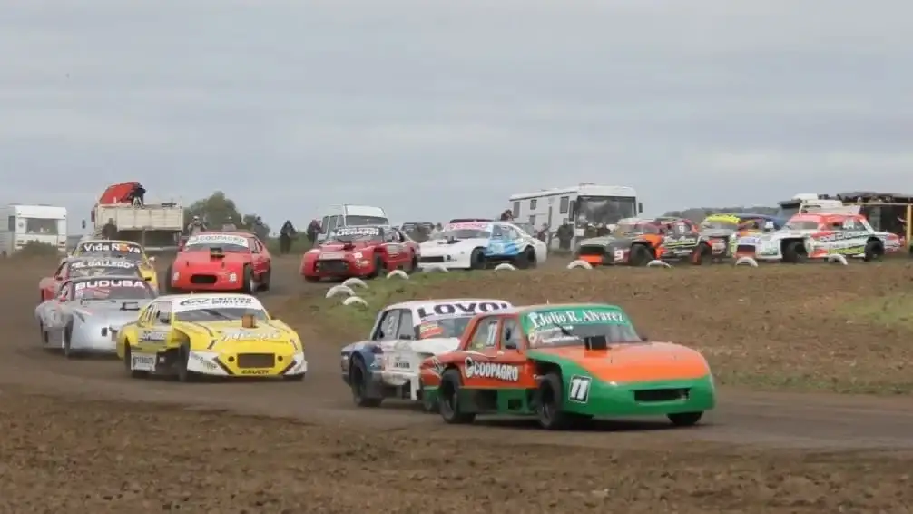Fotografía de prueba de automovilismo disputada en el Tandil Auto Club