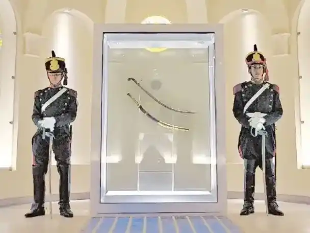 El Gobierno trasladará el sable corvo de San Martín al Regimiento de Granaderos