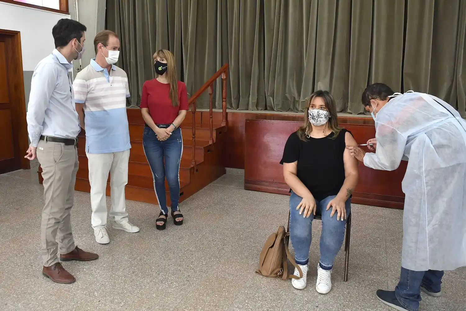 El gobierno entrerriano avanza con la vacunación en varios frentes simultáneos