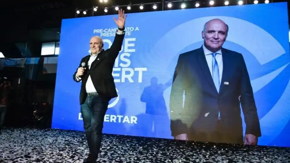 Espert: "Por más problemas que tenga Chile, es un ejemplo a seguir"