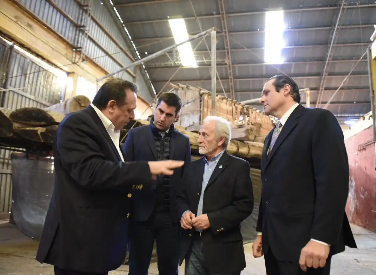 "Lo que me llevo en el corazón es lo que Dolores será", señaló el ministro Santos durante visita por la ciudad