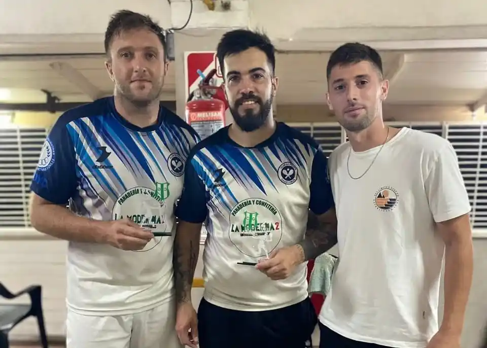 Representantes del club de Pelota Chascomús juegan por el Provincial de paleta en Dolores, Belgrano y La Plata