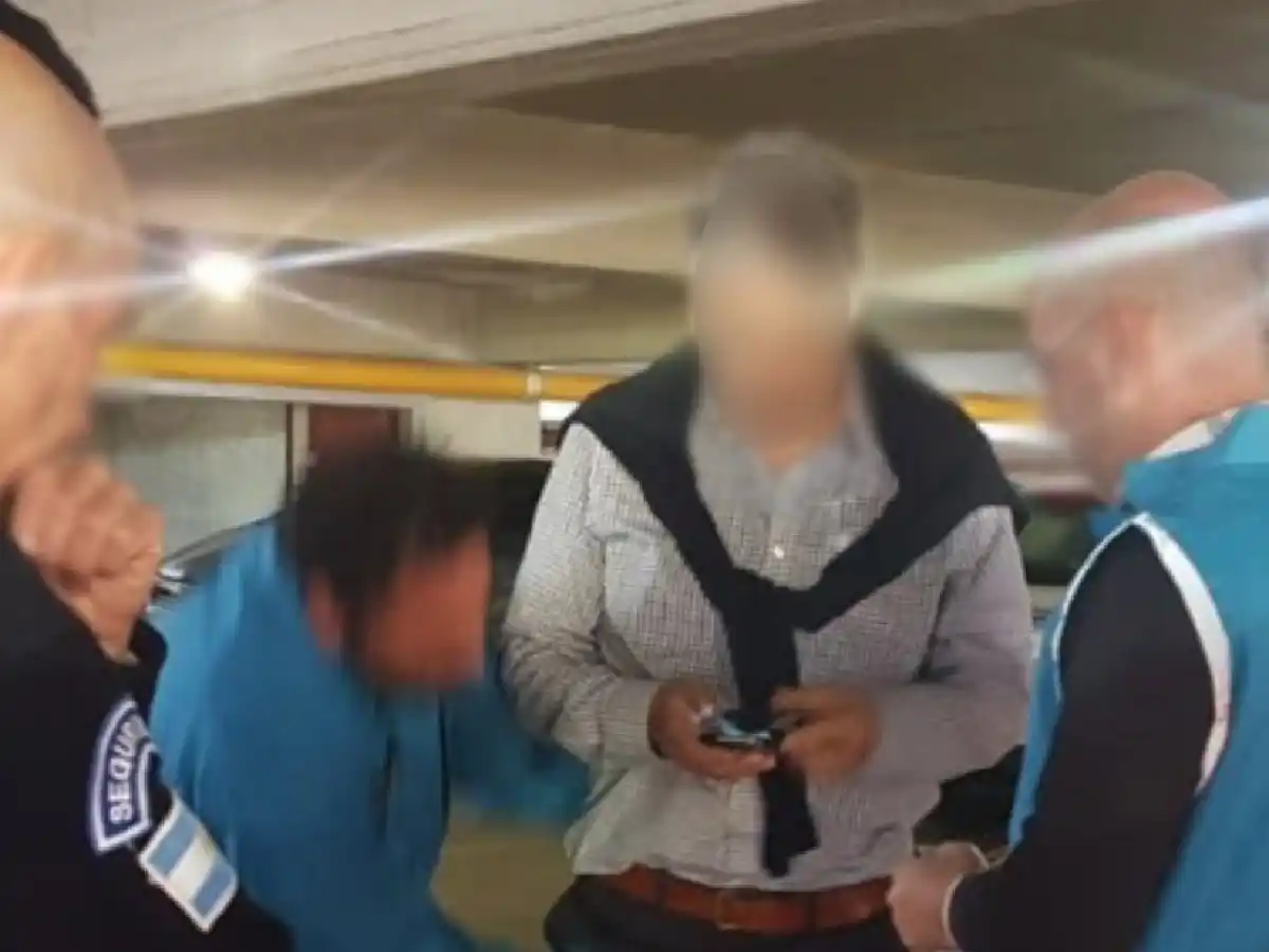 Detuvieron a un pediatra del Garrahan acusado por producción y distribución de pornografía infantil