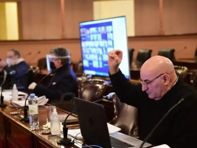 "Consideramos una injusticia volver a pagar con nuestros haberes"