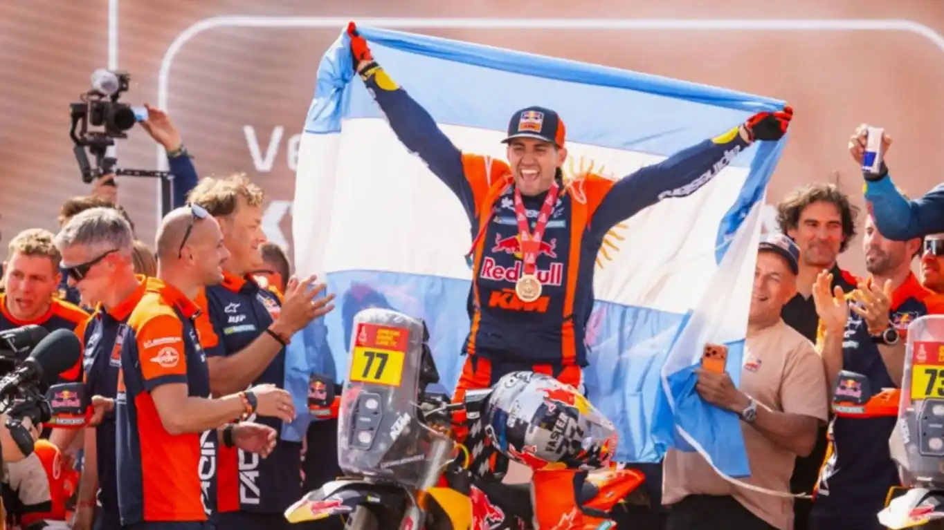 Benavides se consagró campeón en motos en la definición más apretada de la historia