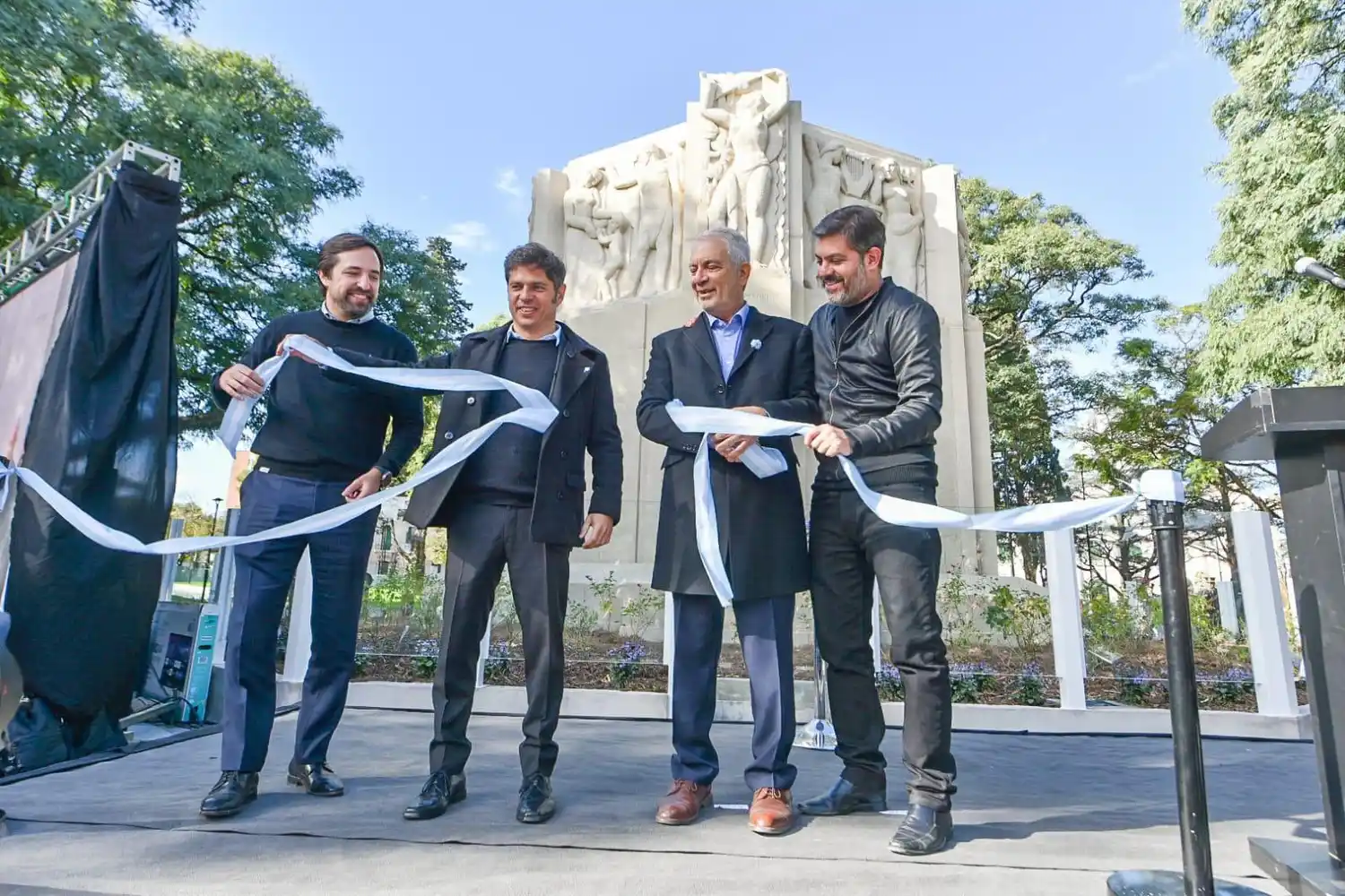Axel Kicillof, Julio Alak, Nicolás Kreplak y Carlos Bianco en la reinauguración de Plaza Rocha.