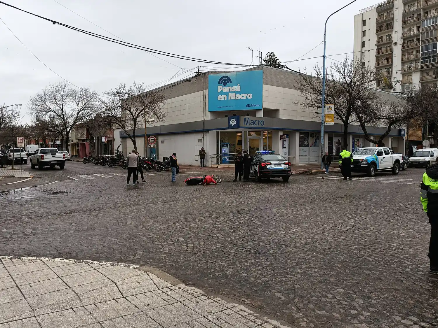 accidente bv santa fe san lorenzo choque policia dia  proteccion vial - 1