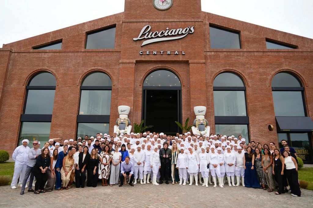 Milei visitó Lucciano's, una reconocida cadena de heladerías premium nacida en Mar del Plata en 2011,