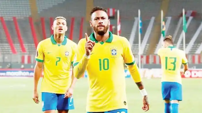 Brasil y Perú se miden desde las 20 y quieren llegar a la final de Copa América