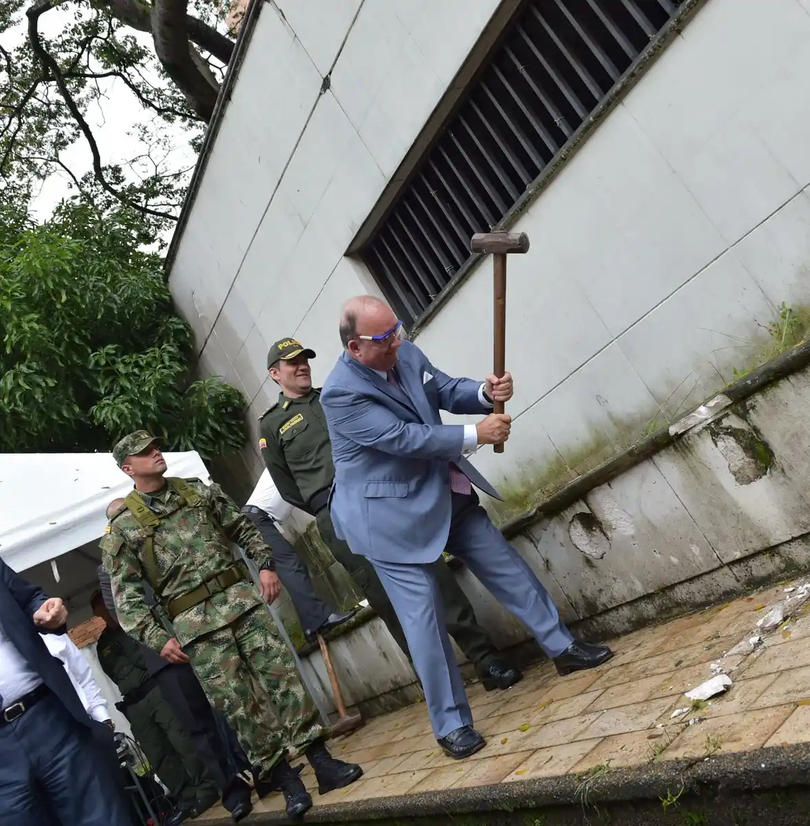 Harán un parque en el emblemático edificio de Pablo Escobar