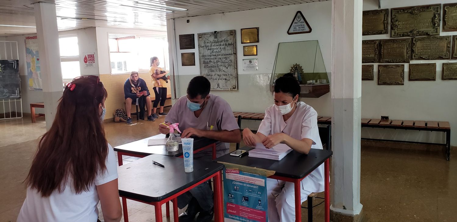 Por qué personas que fueron vacunadas contra el coronavirus se contagiaron igual