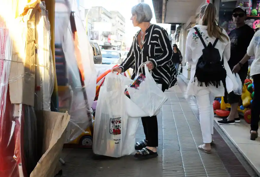 Priorizando el regalo para los niños, las ventas se mantuvieron en facturación