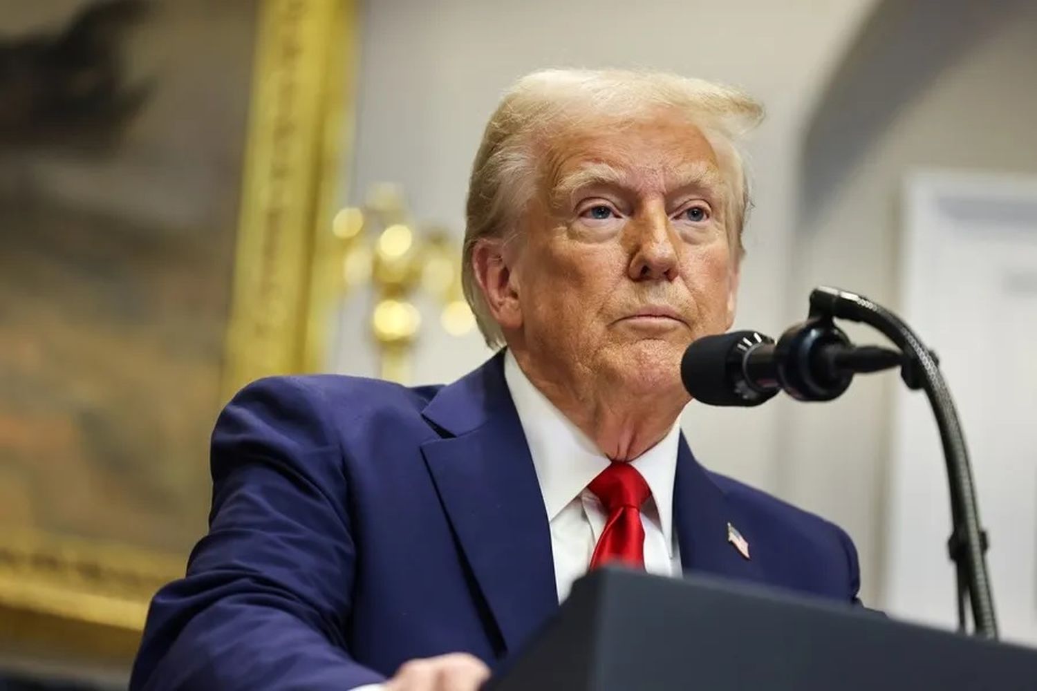 Trump dijo que aranceles a México y Canadá “podrían subir” y no descartó una recesión