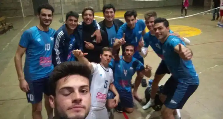 Voley: Los mayores “Celestes” siguen primeros