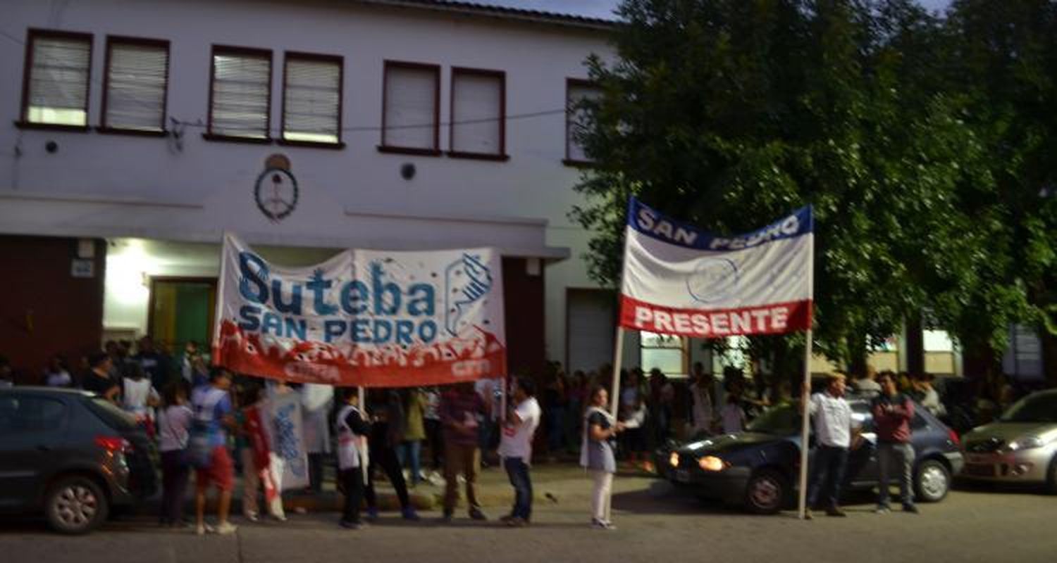 Incertidumbre entre los docentes: No cobraron la totalidad del sueldo y hay retención de tareas