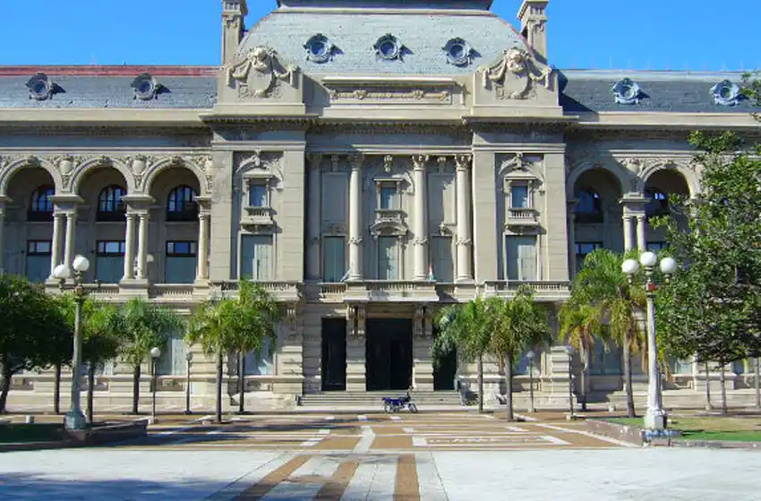 Con «gran disconformidad», docentes públicos y privados aceptaron la propuesta salarial de la provincia