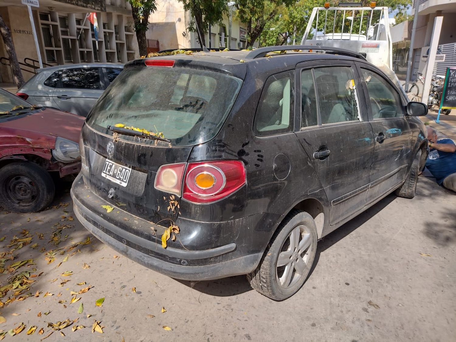 Se retiraron los vehículos abandonados frente a la Comisaría 2°