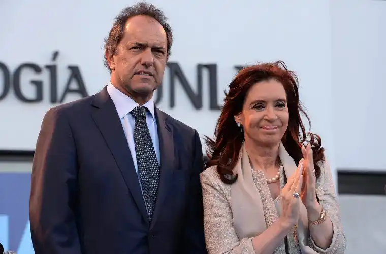 Para Scioli "hubiese sido un honor" realizar el traspaso en el Congreso
