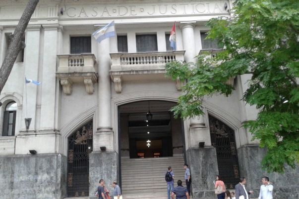 Se fugó en una salida transitoria, quiso matar a 2 hombres, secuestró a su ex y se resistió al arresto
