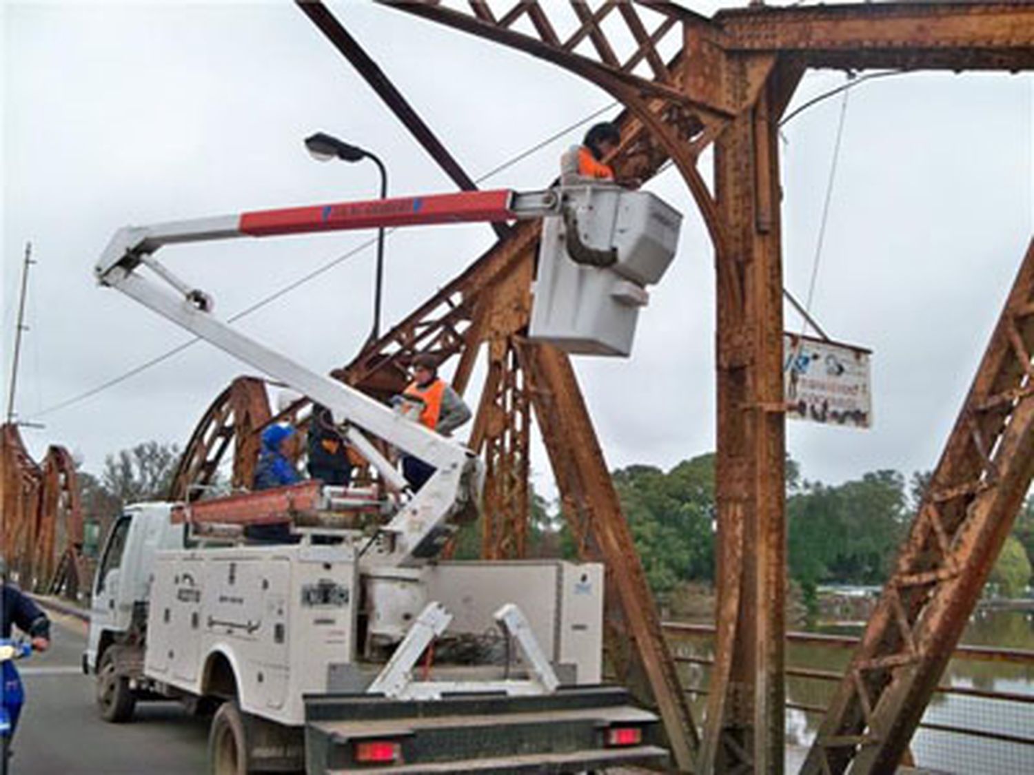 Trabajos en el puente "Méndez Casariego"