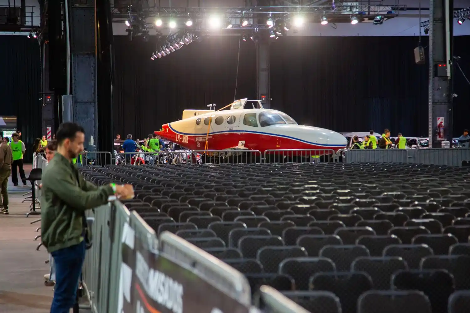 Provincia exhibe vehículos incautados al delito en Rosario antes de la subasta, con más de 5.400 inscriptos de todo el país - 2