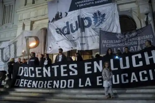 Masiva marcha por la educación pública
