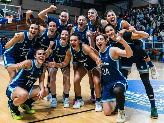Las Gigantes jugarán el sábado las semis del Sudamericano ante Brasil o Paraguay. Foto: CAB