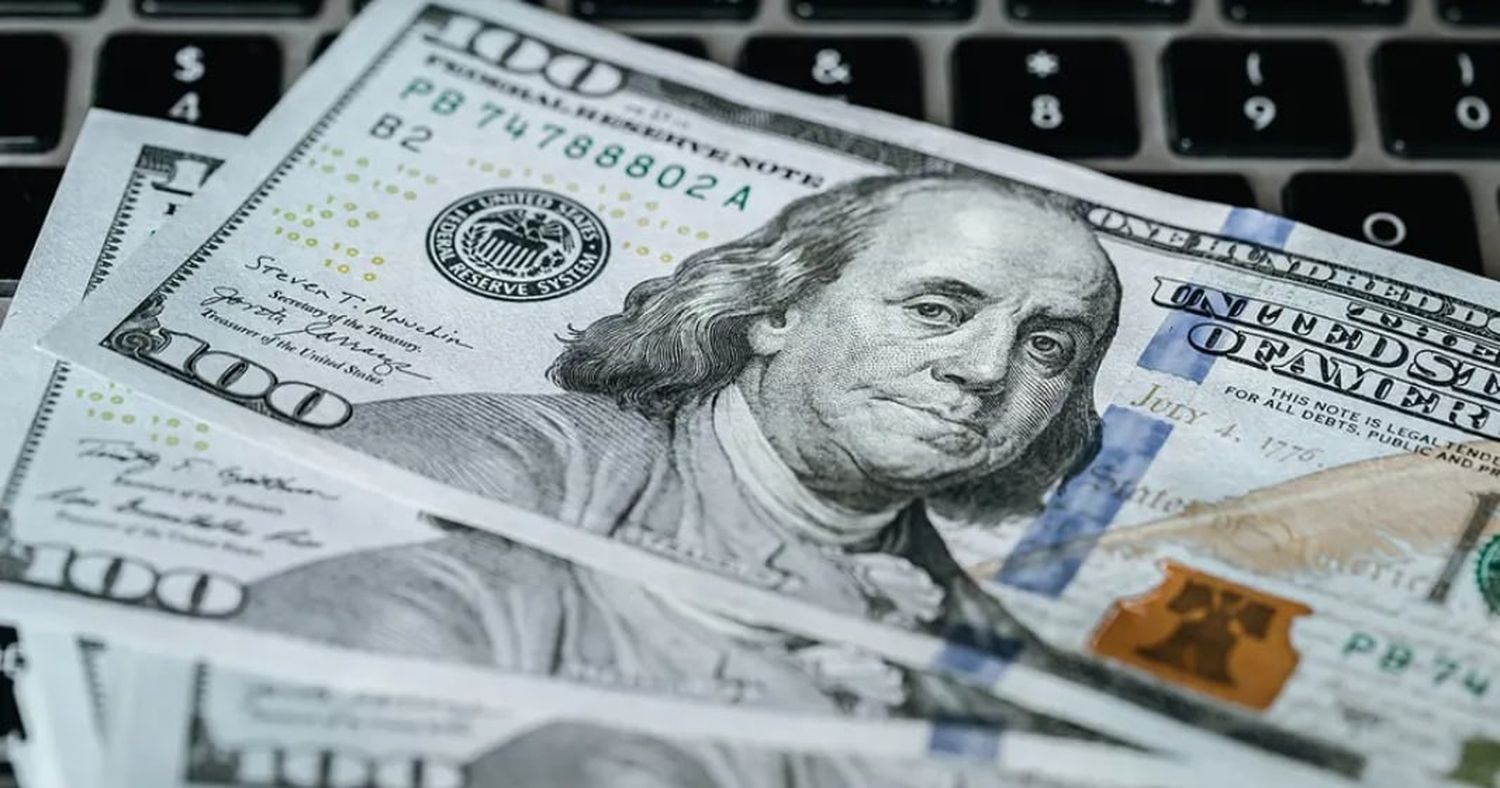 El dólar blue alcanzó un nuevo récord en medio de la demora de un acuerdo con el FMI