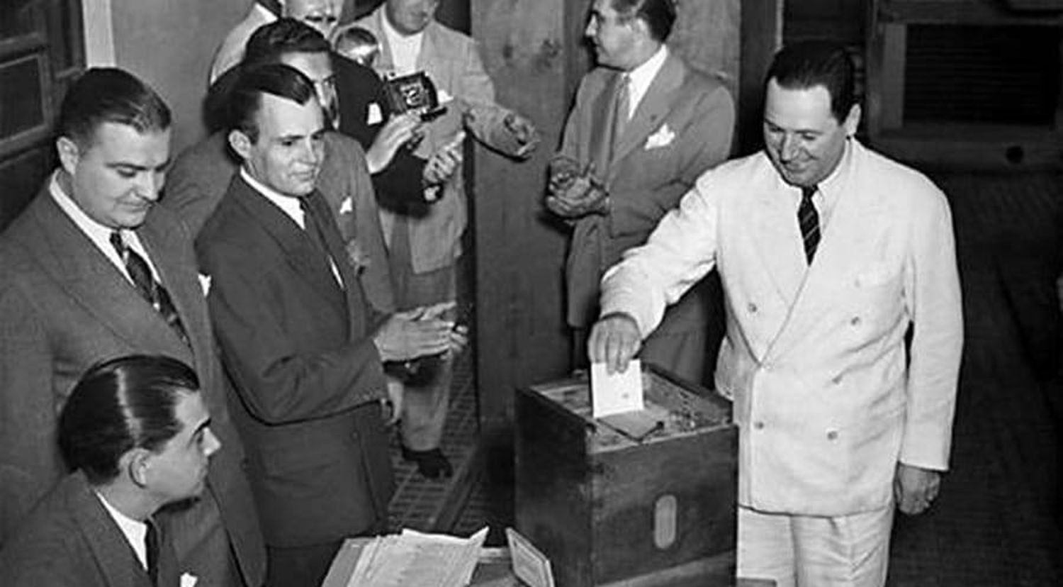 En 1946. Juan Domingo Perón emite su voto