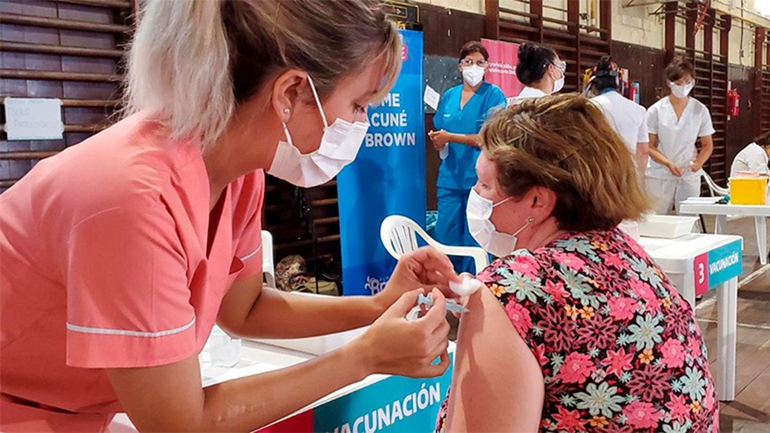 El Área de Personas Adultas Mayores ofrece facilidades para que los mayores de 70 se puedan vacunar