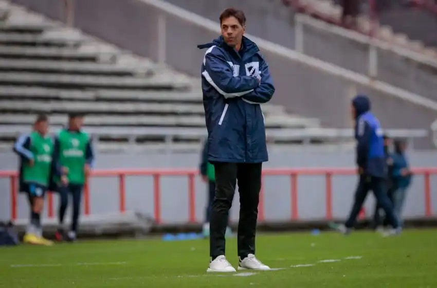César Vigevani dejó de ser el técnico de Alvarado