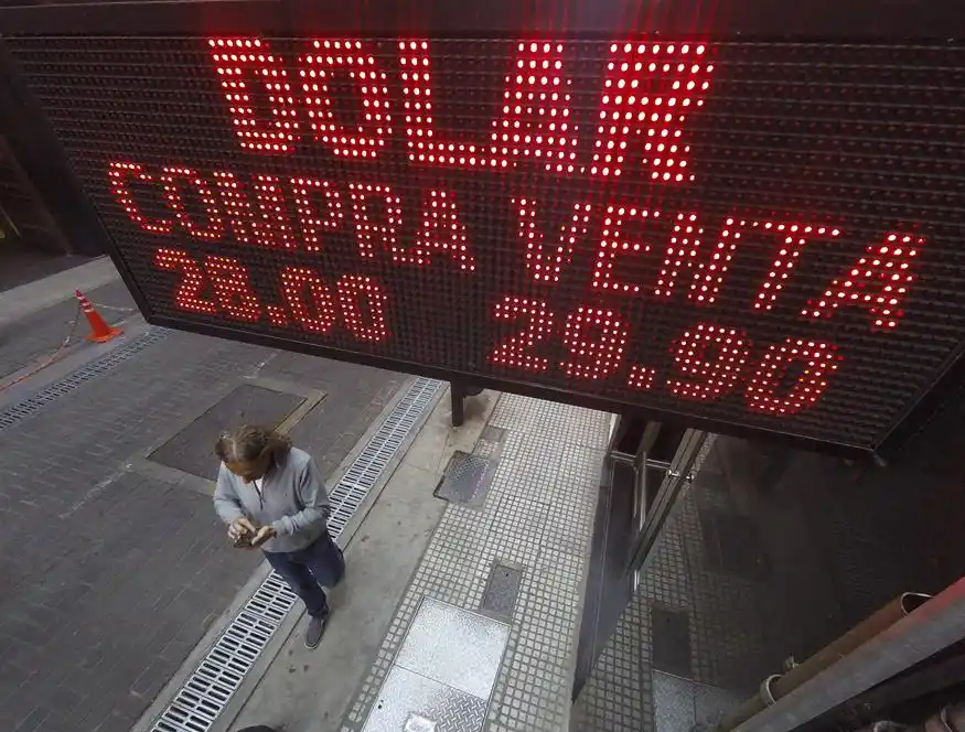 Llegó el dólar “ñoqui” con un nuevo record  de $29,57 pese a la intervención del Central
