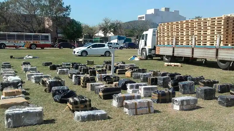Ruta 12: Secuestran 2.700 kilos de marihuana valuada en $13 millones