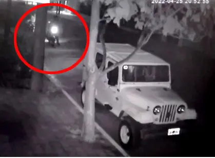 A punta de pistola le robaron en plena calle una costosa bicicleta