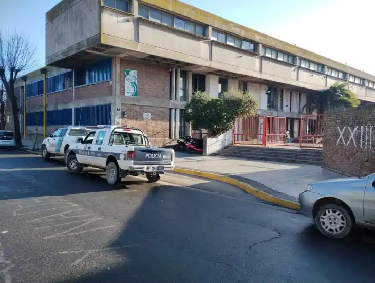 Rompieron vidrios otra vez en el ex Colegio Nacional