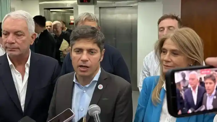 Al llegar a la sede del PJ, el ministro reconoció que el peronismo atraviesa un momento complejo “tras dos derrotas nacionales”.