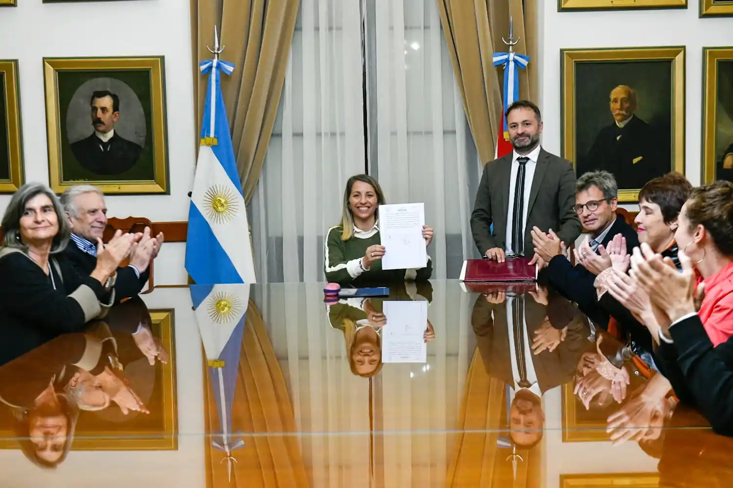 Firman contrato para construir el Portal de Interpretación con Información Turística de Victoria