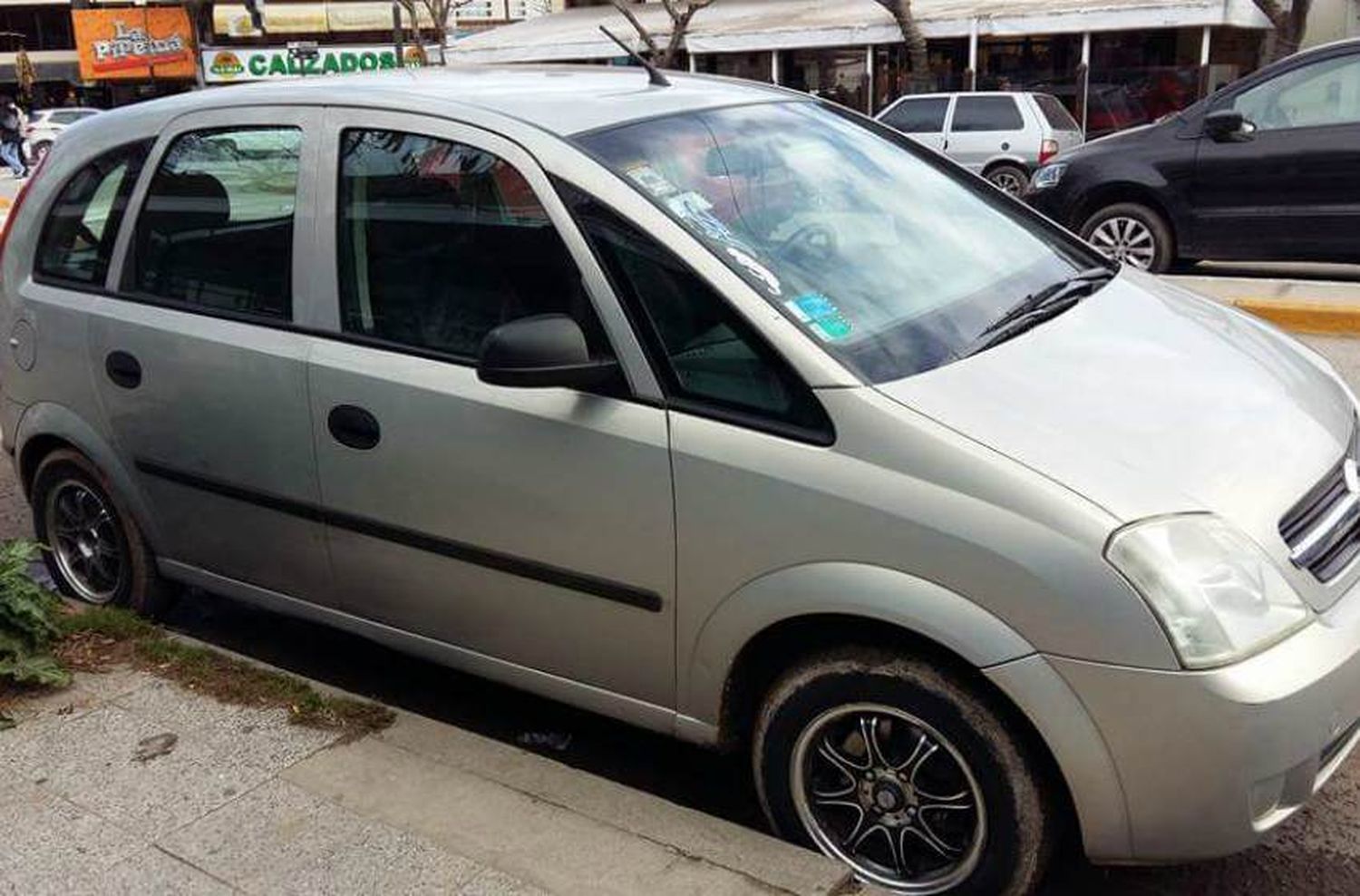 Delincuentes le robaron el auto al padre de Ayelén Tarabini