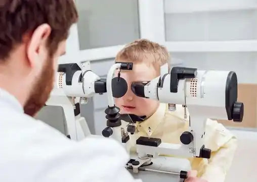 La miopía es una enfermedad y no se resuelve solo con anteojos